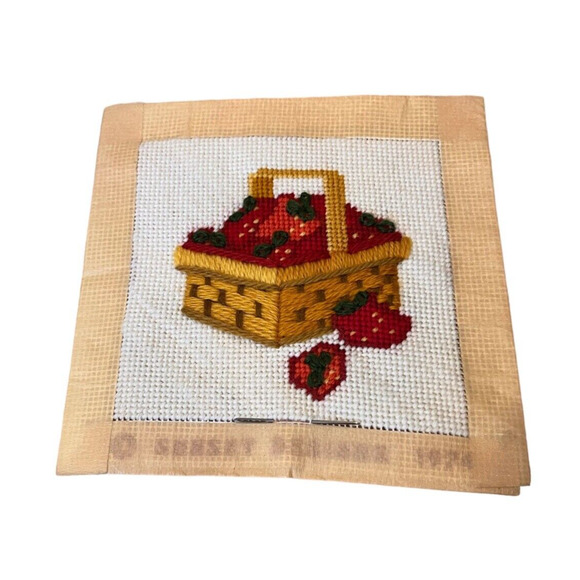 Needle Pointers #5383 Strawberry Basket #5383 Apple Basket Completed 5 x 5 wool - Picture 2 of 3
